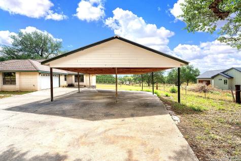 902 Eagle Creek Drive Floresville TX 78114