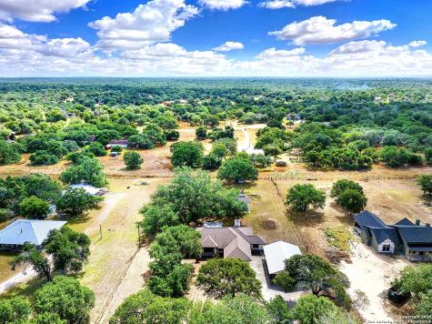 902 Eagle Creek Drive Floresville TX 78114