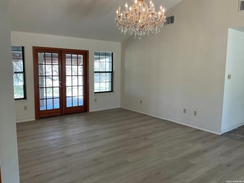 902 Eagle Creek Drive Floresville TX 78114