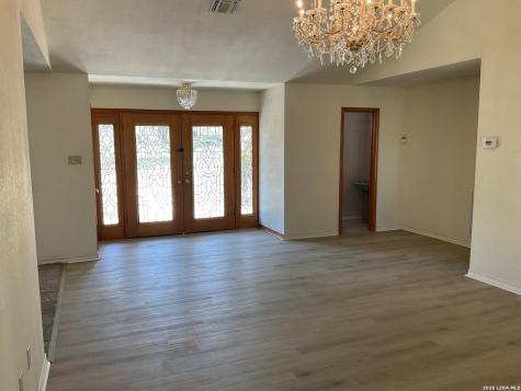 902 Eagle Creek Drive Floresville TX 78114