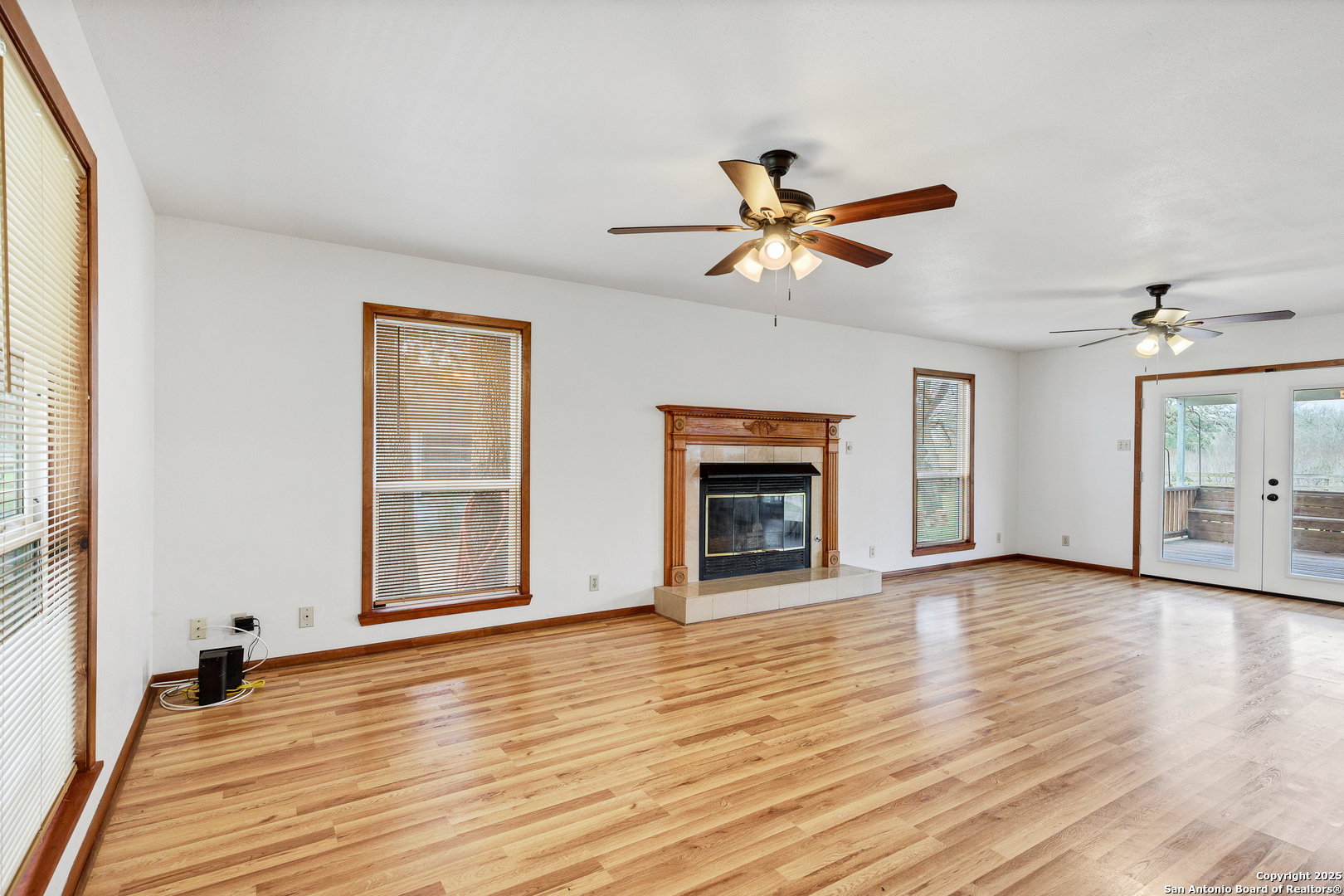 119 Isdale Yoakum TX 77995