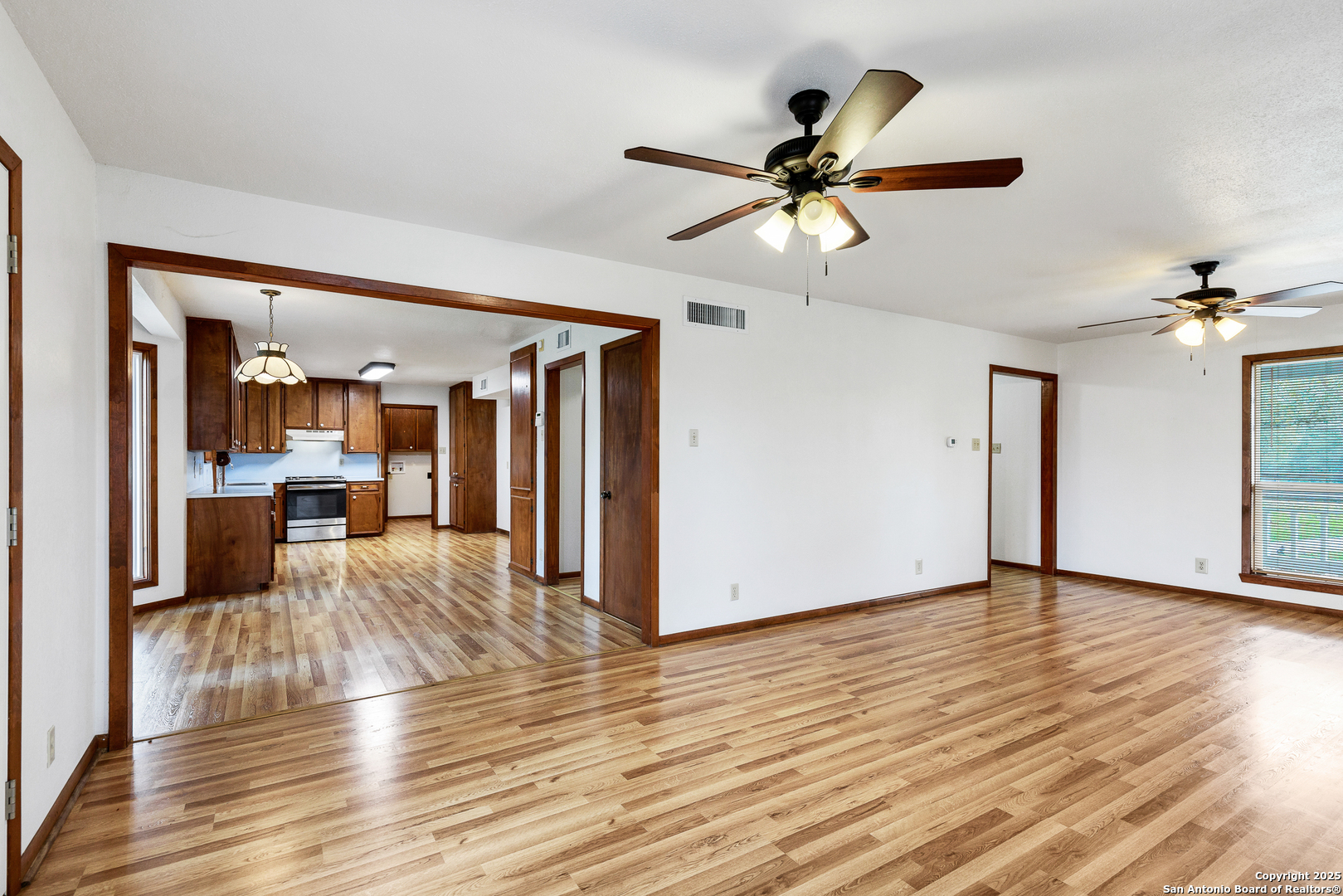 119 Isdale Yoakum TX 77995