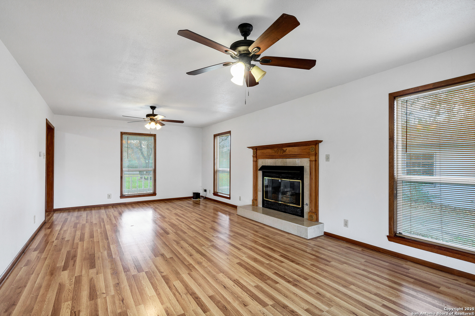 119 Isdale Yoakum TX 77995