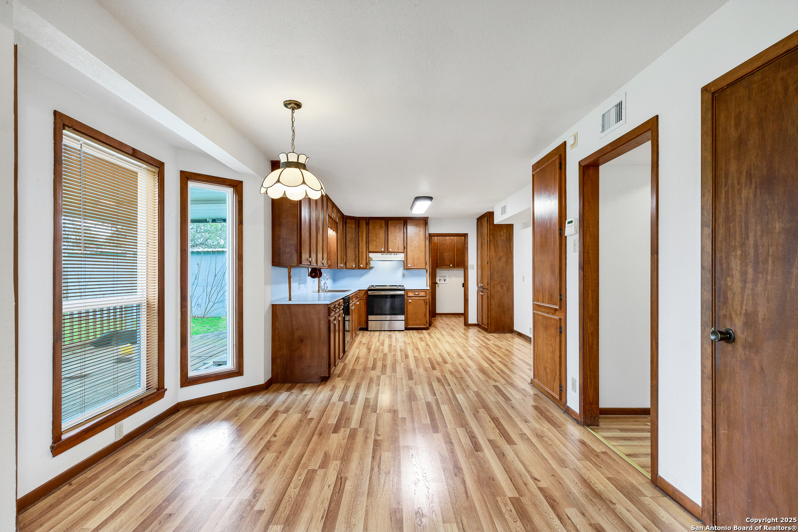 119 Isdale Yoakum TX 77995