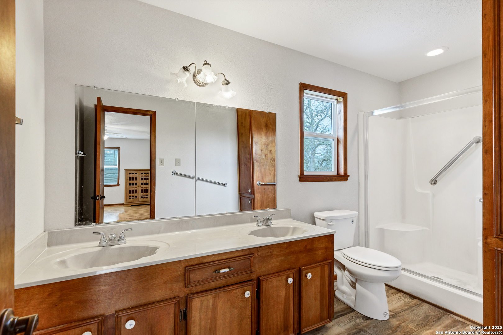 119 Isdale Yoakum TX 77995