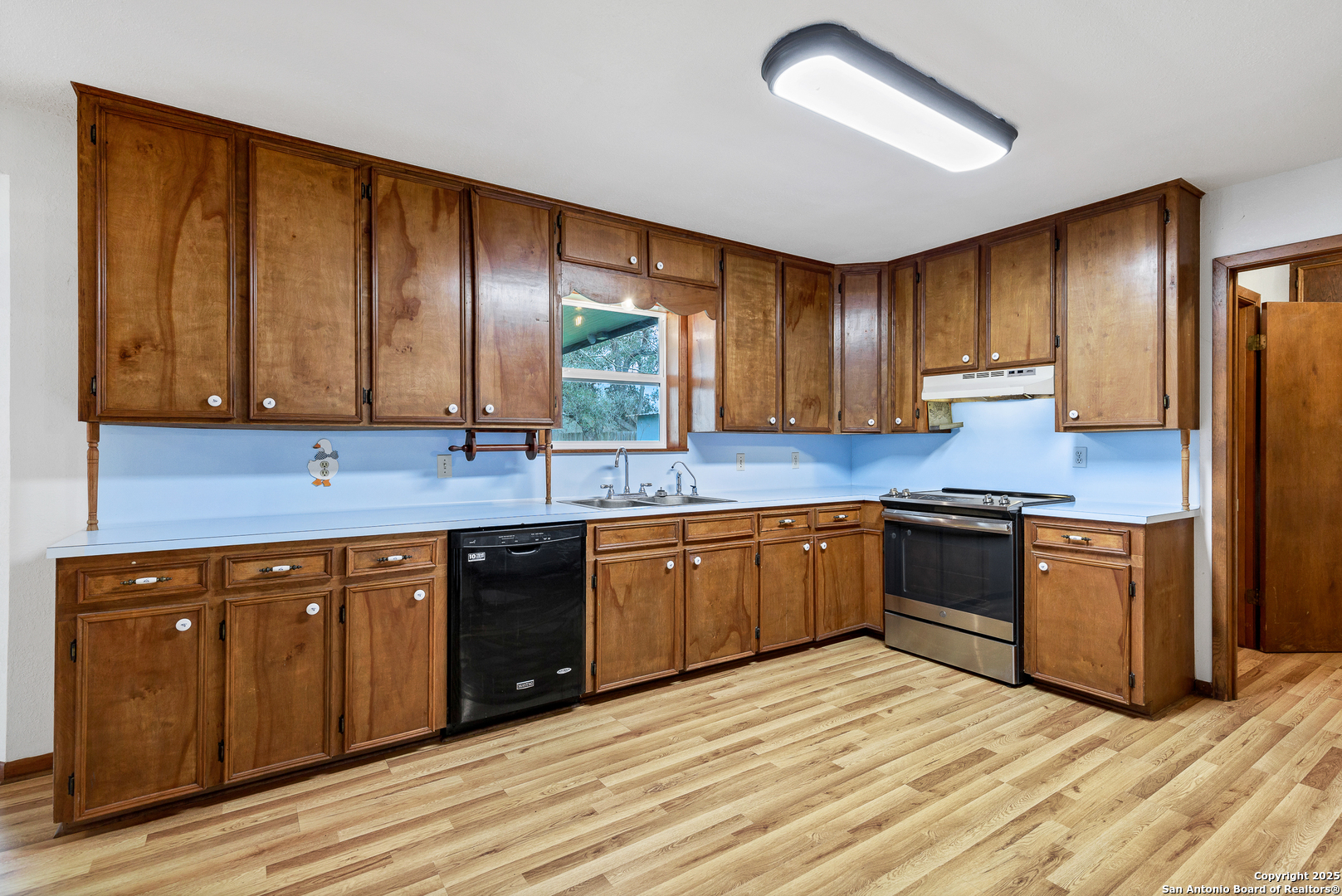 119 Isdale Yoakum TX 77995