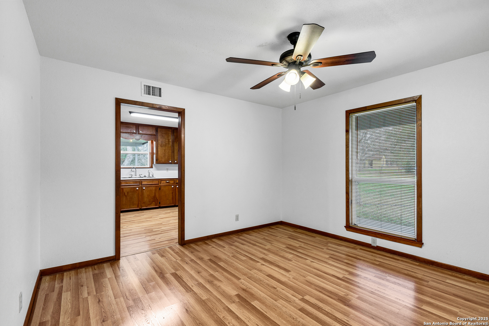 119 Isdale Yoakum TX 77995