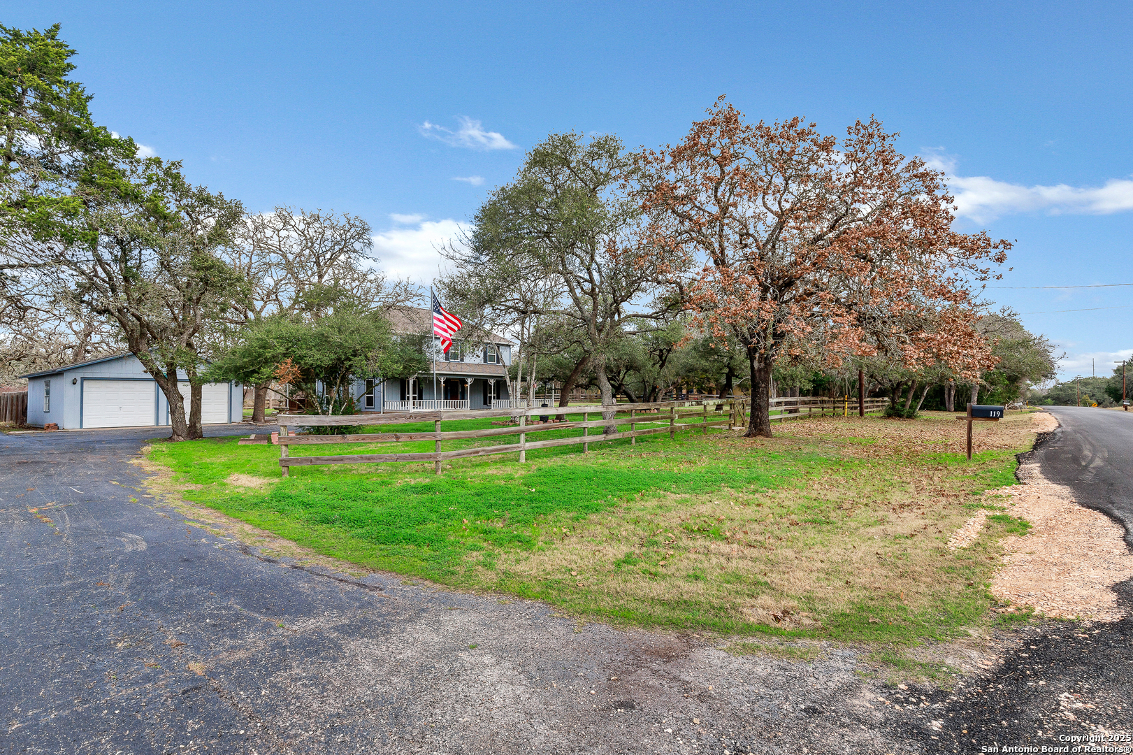 119 Isdale Yoakum TX 77995