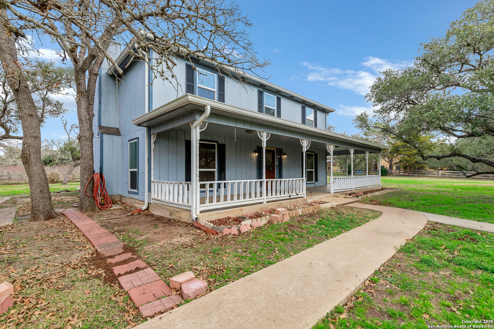119 Isdale Yoakum TX 77995
