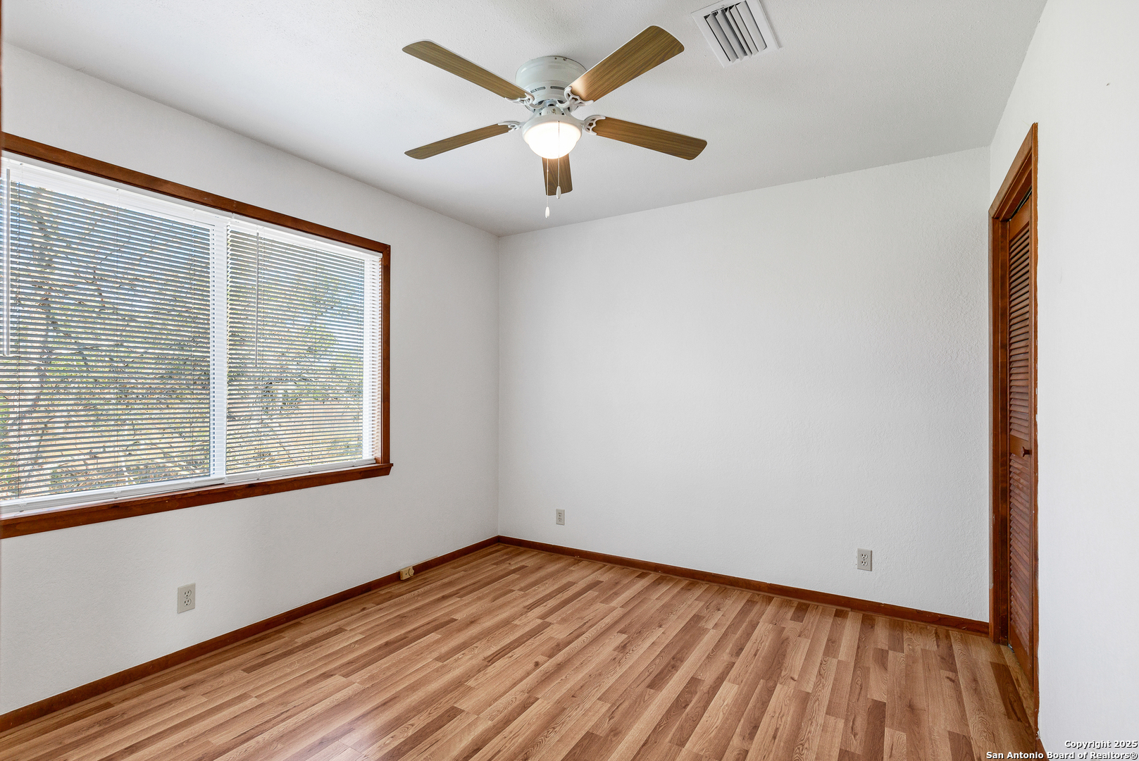 119 Isdale Yoakum TX 77995