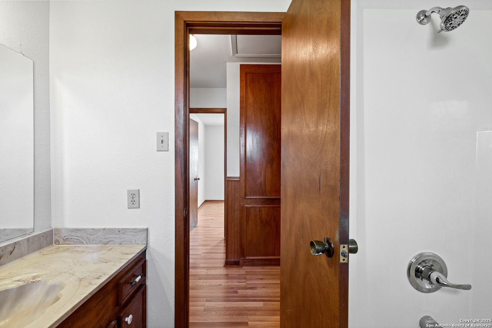 119 Isdale Yoakum TX 77995