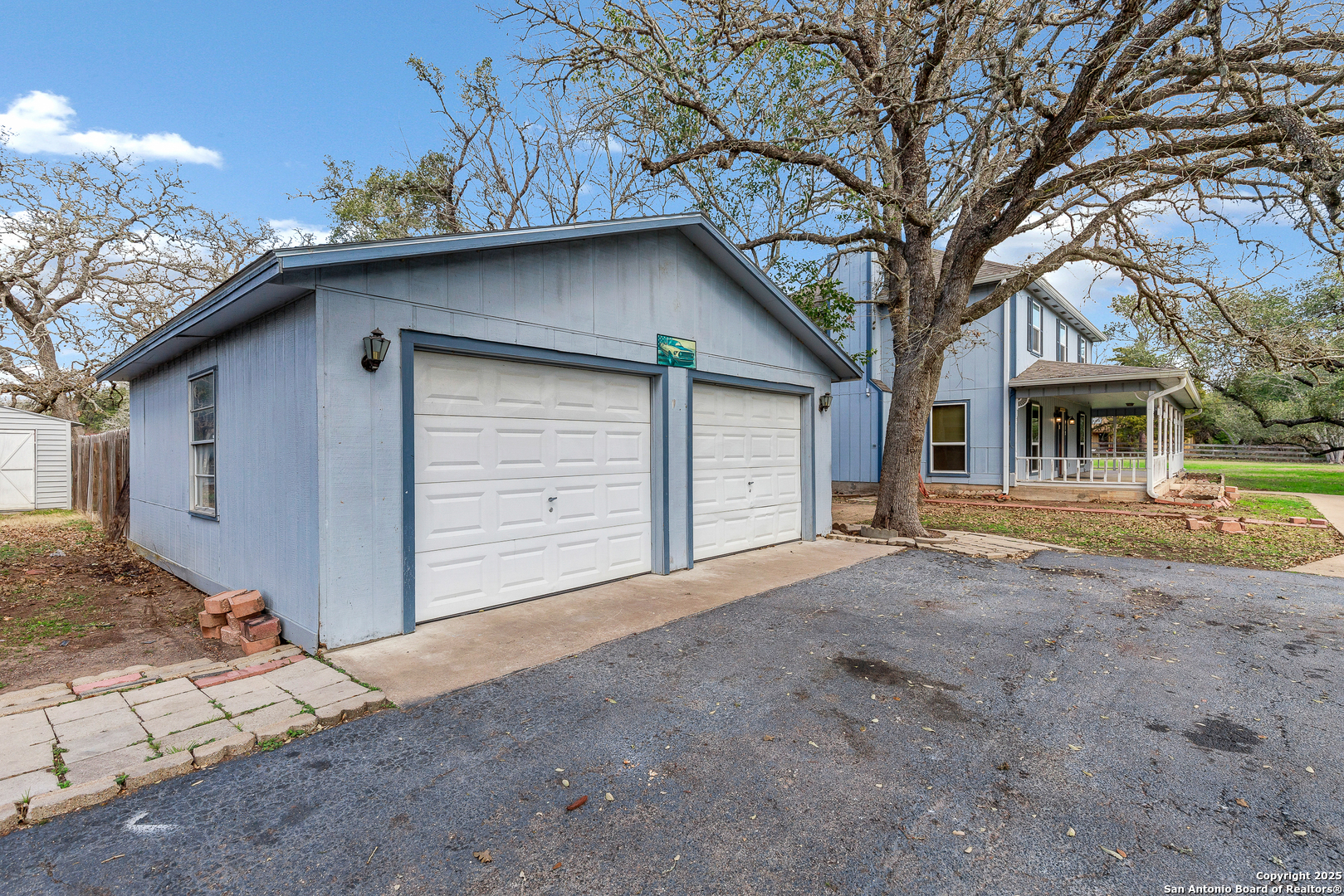 119 Isdale Yoakum TX 77995