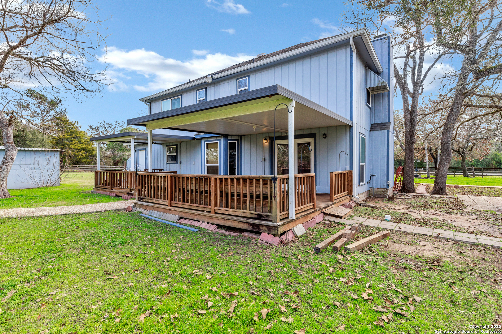 119 Isdale Yoakum TX 77995