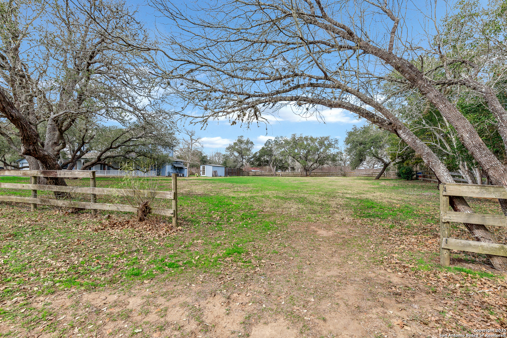 119 Isdale Yoakum TX 77995