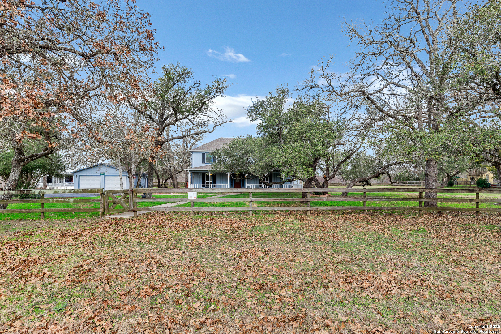 119 Isdale Yoakum TX 77995