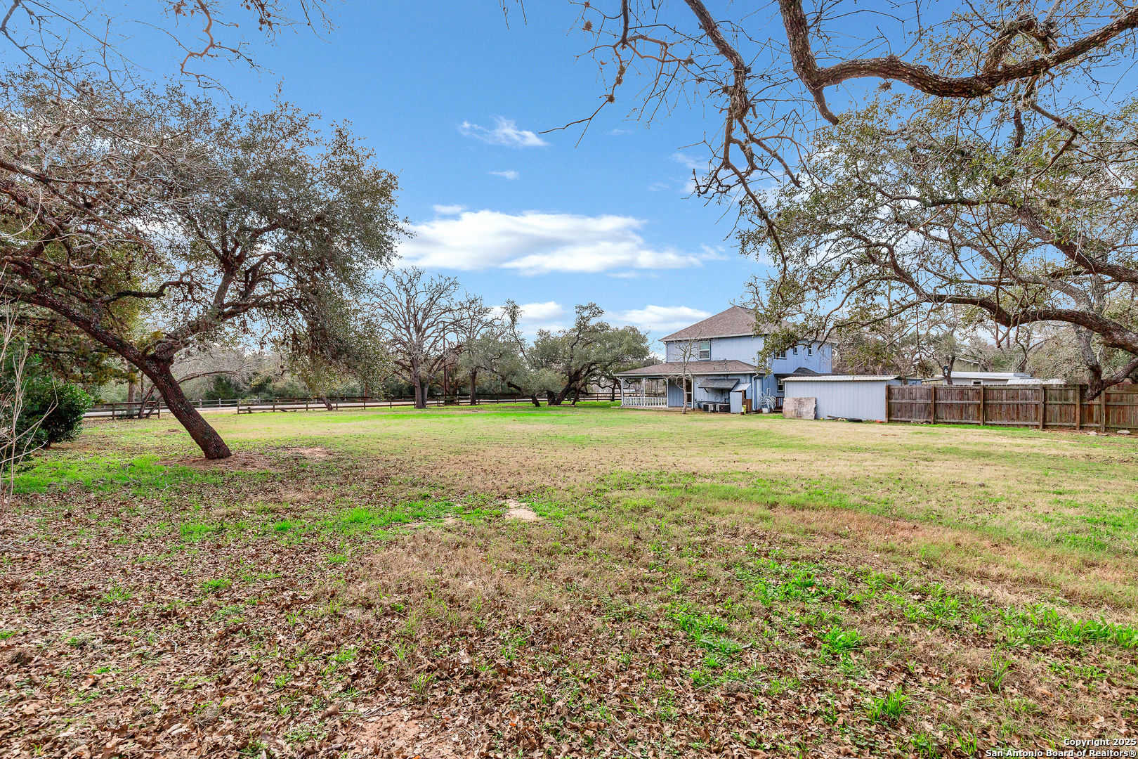 119 Isdale Yoakum TX 77995