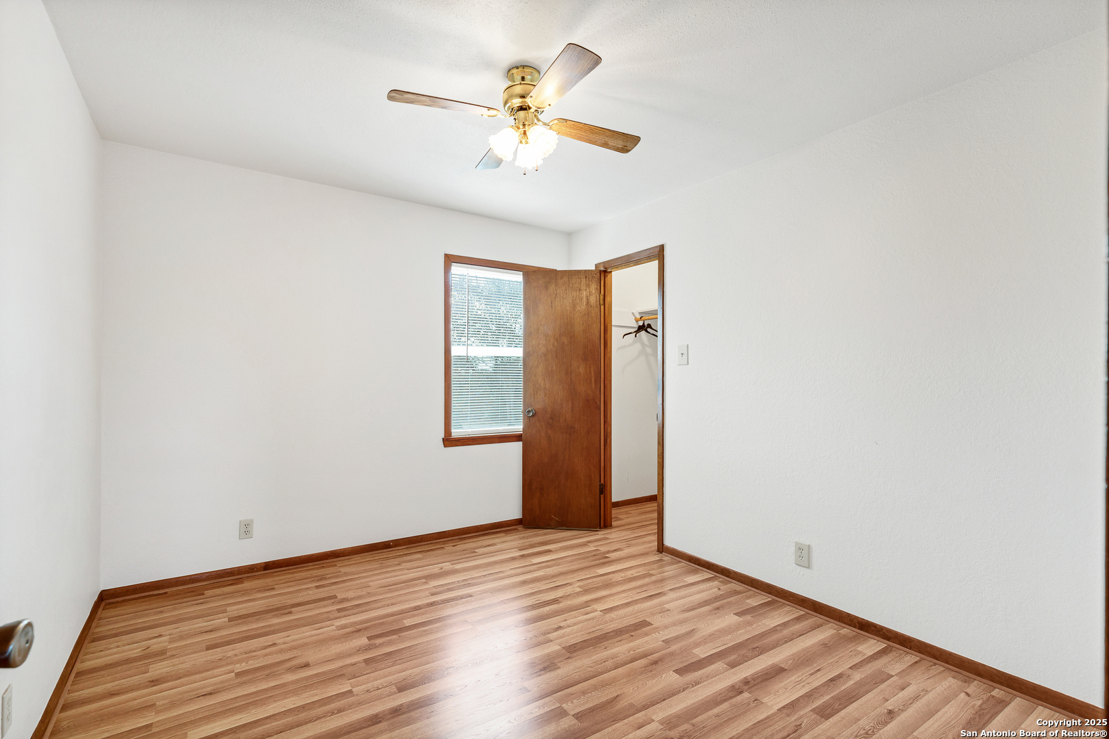 119 Isdale Yoakum TX 77995