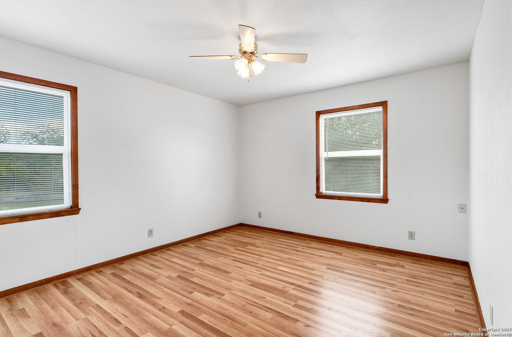 119 Isdale Yoakum TX 77995