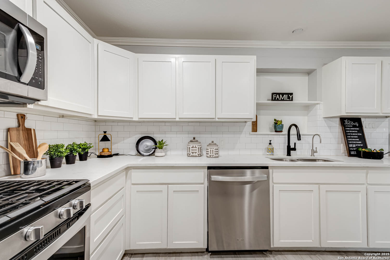 1299 Oakridge Drive Blanco TX 78606
