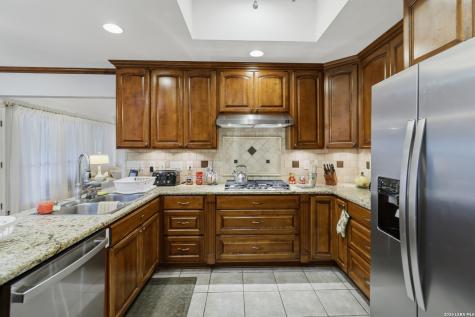 6319 Lakewood Park Windcrest TX 78239