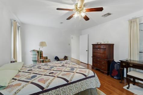 6319 Lakewood Park Windcrest TX 78239
