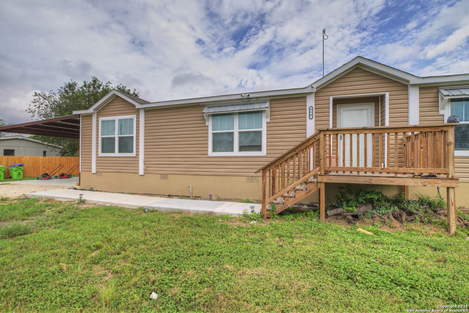810 County Road 3821 San Antonio TX 78253