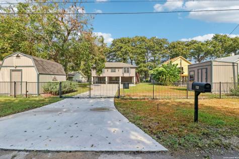 1321 E Zipp Road New Braunfels TX 78130