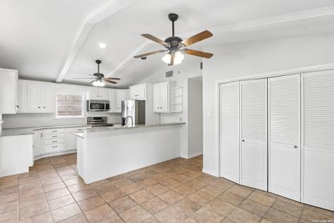 1321 E Zipp Road New Braunfels TX 78130