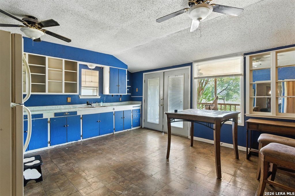 4672 Rakowitz Adkins TX 78101