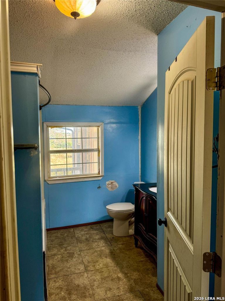 4672 Rakowitz Adkins TX 78101