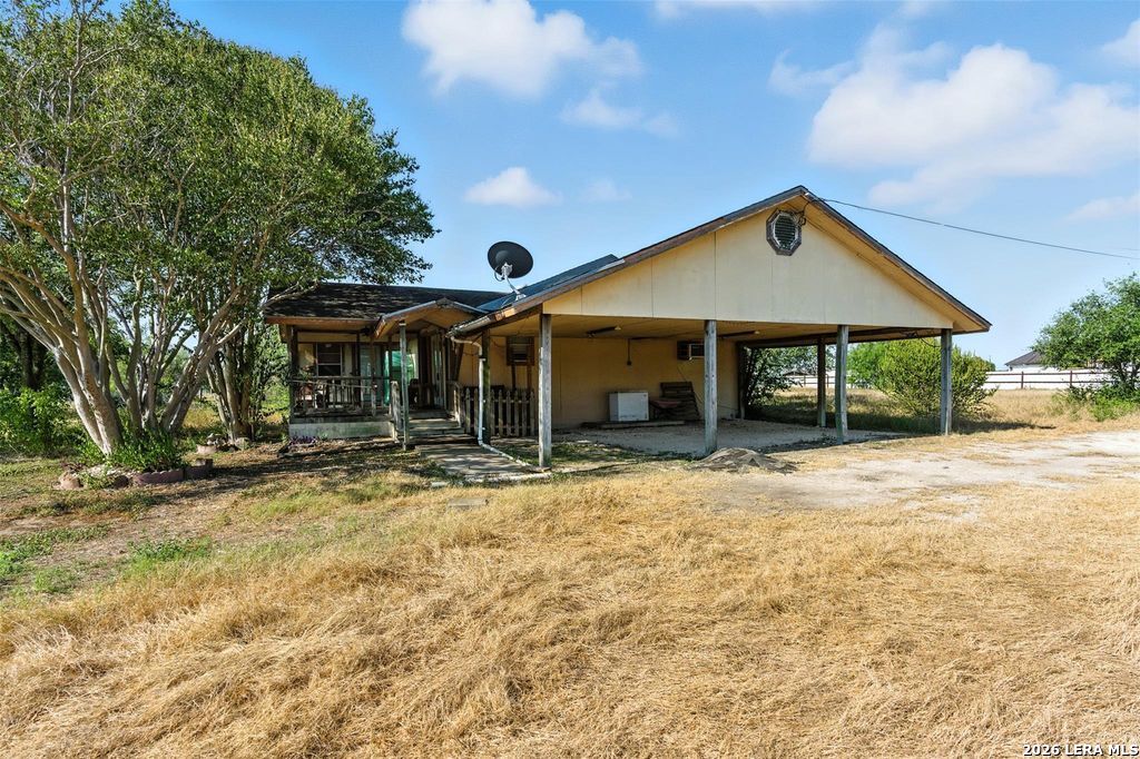 4672 Rakowitz Adkins TX 78101