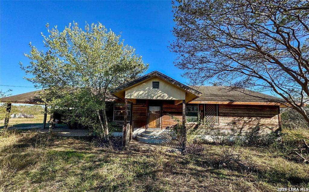 4672 Rakowitz Adkins TX 78101