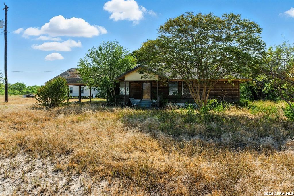 4672 Rakowitz Adkins TX 78101