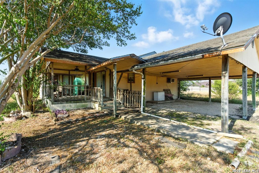 4672 Rakowitz Adkins TX 78101