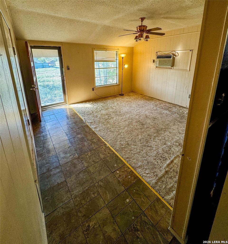 4672 Rakowitz Adkins TX 78101