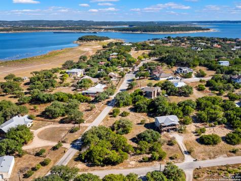 826 Lake Island Canyon Lake TX 78133