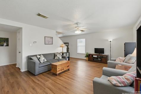 11 Viking Oak San Antonio TX 78247