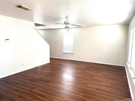 11 Viking Oak San Antonio TX 78247