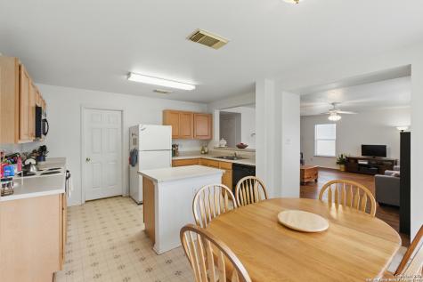 11 Viking Oak San Antonio TX 78247