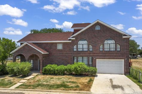 1050 Avenue J Poteet TX 78065