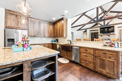 6454 N Us Highway 83 Leakey TX 78873