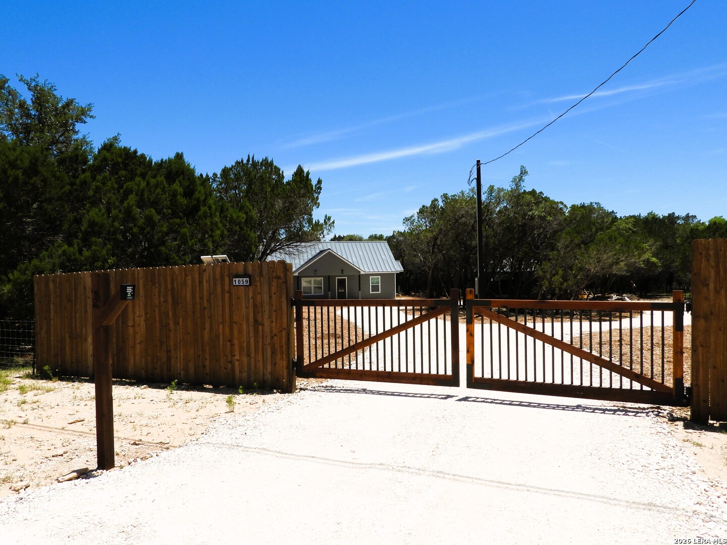 1059 Lakeside Drive Lakehills TX 78063