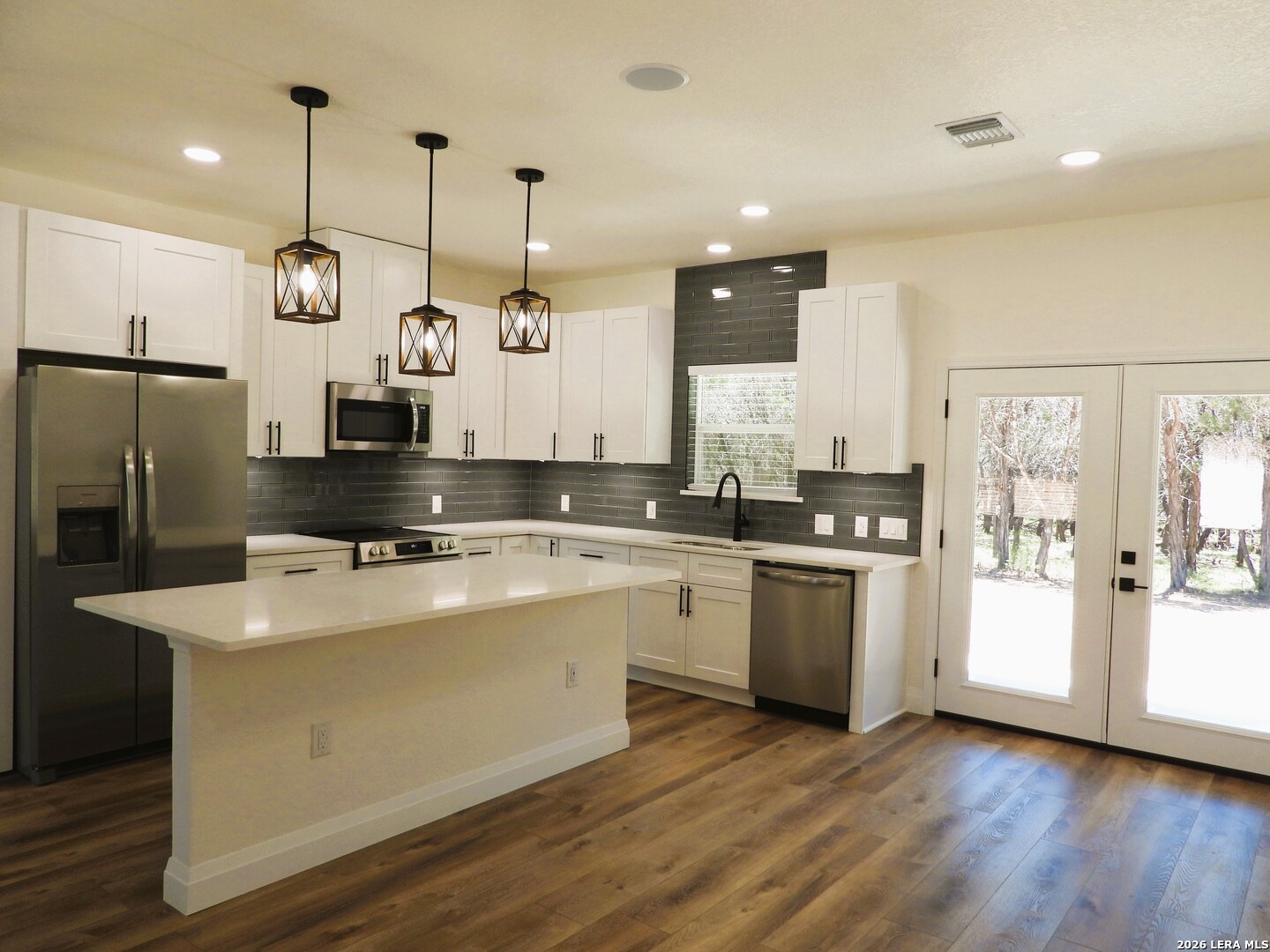1059 Lakeside Drive Lakehills TX 78063