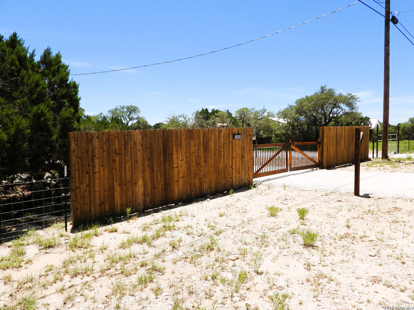 1059 Lakeside Drive Lakehills TX 78063