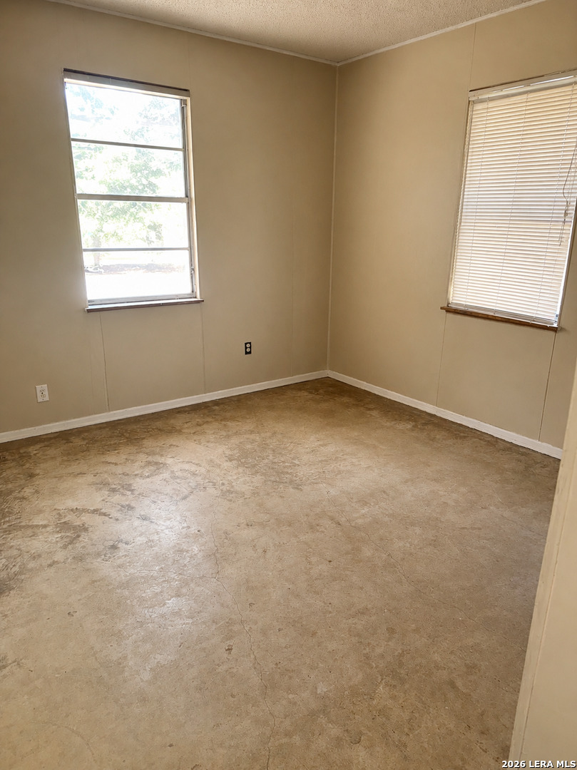 1206 S 2nd Street Floresville TX 78114