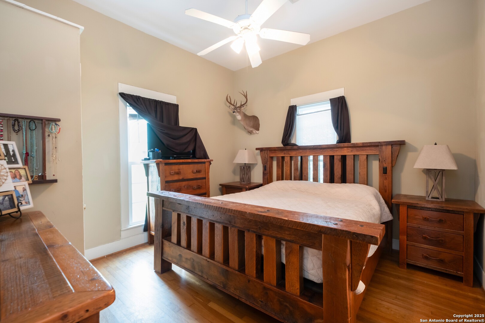 301 Jefferson Drive Devine TX 78016