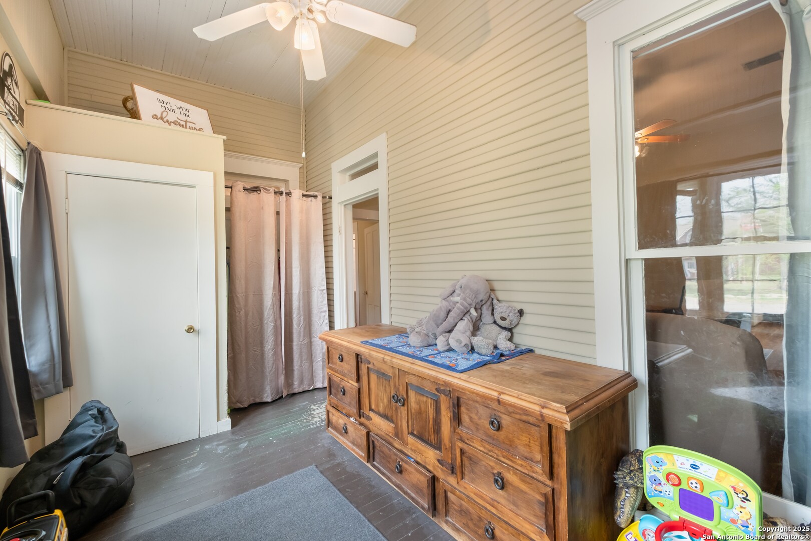 301 Jefferson Drive Devine TX 78016