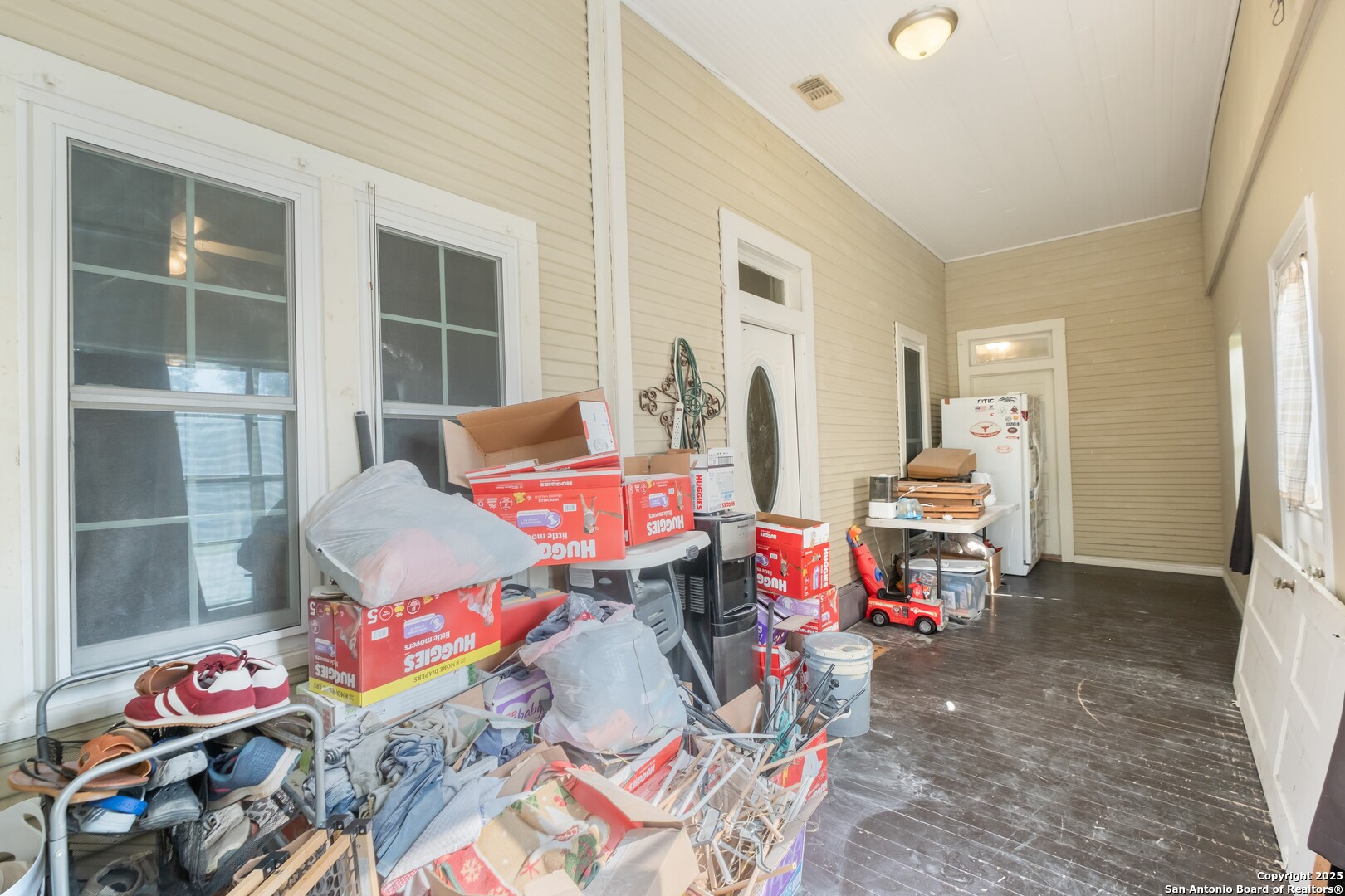 301 Jefferson Drive Devine TX 78016