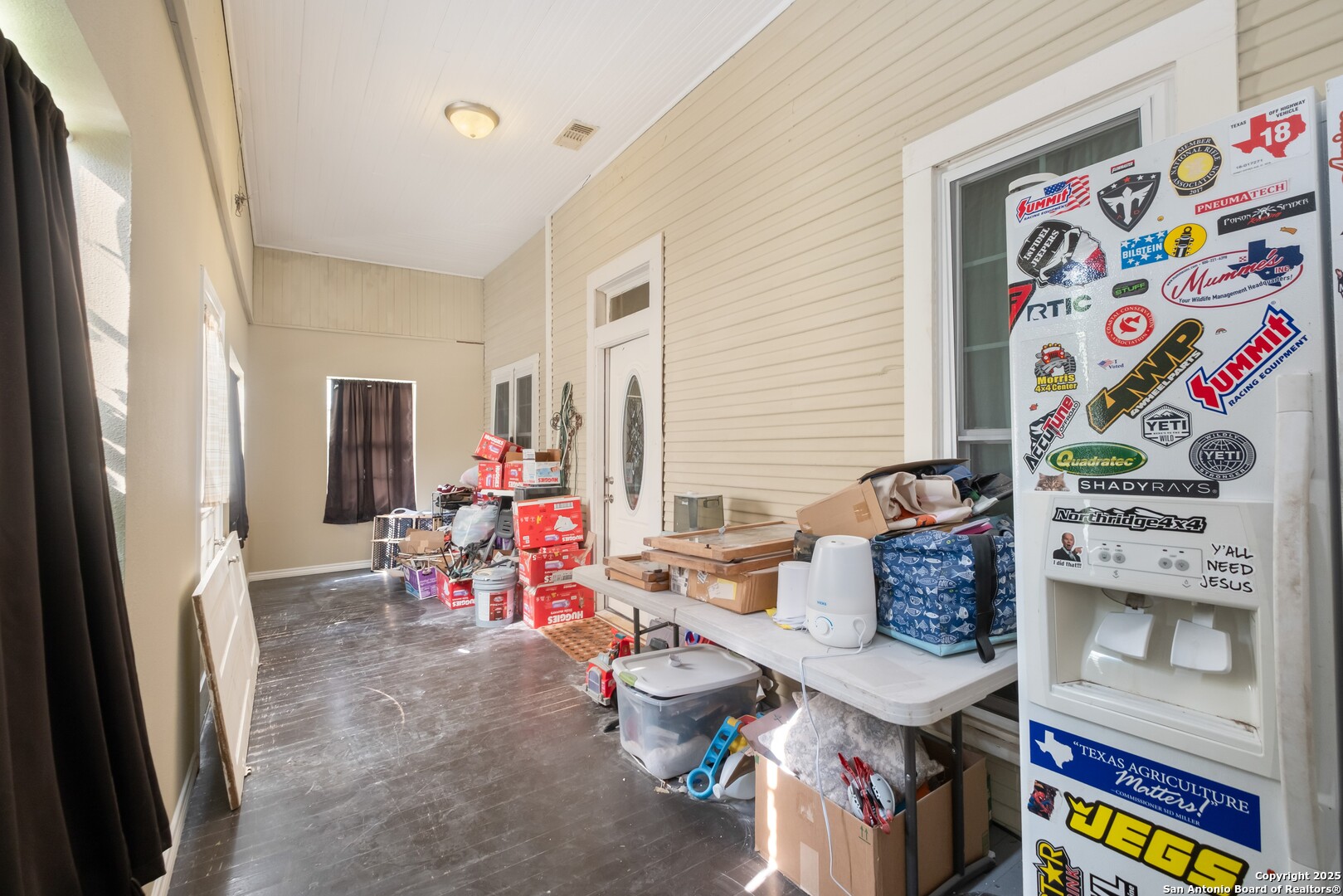 301 Jefferson Drive Devine TX 78016