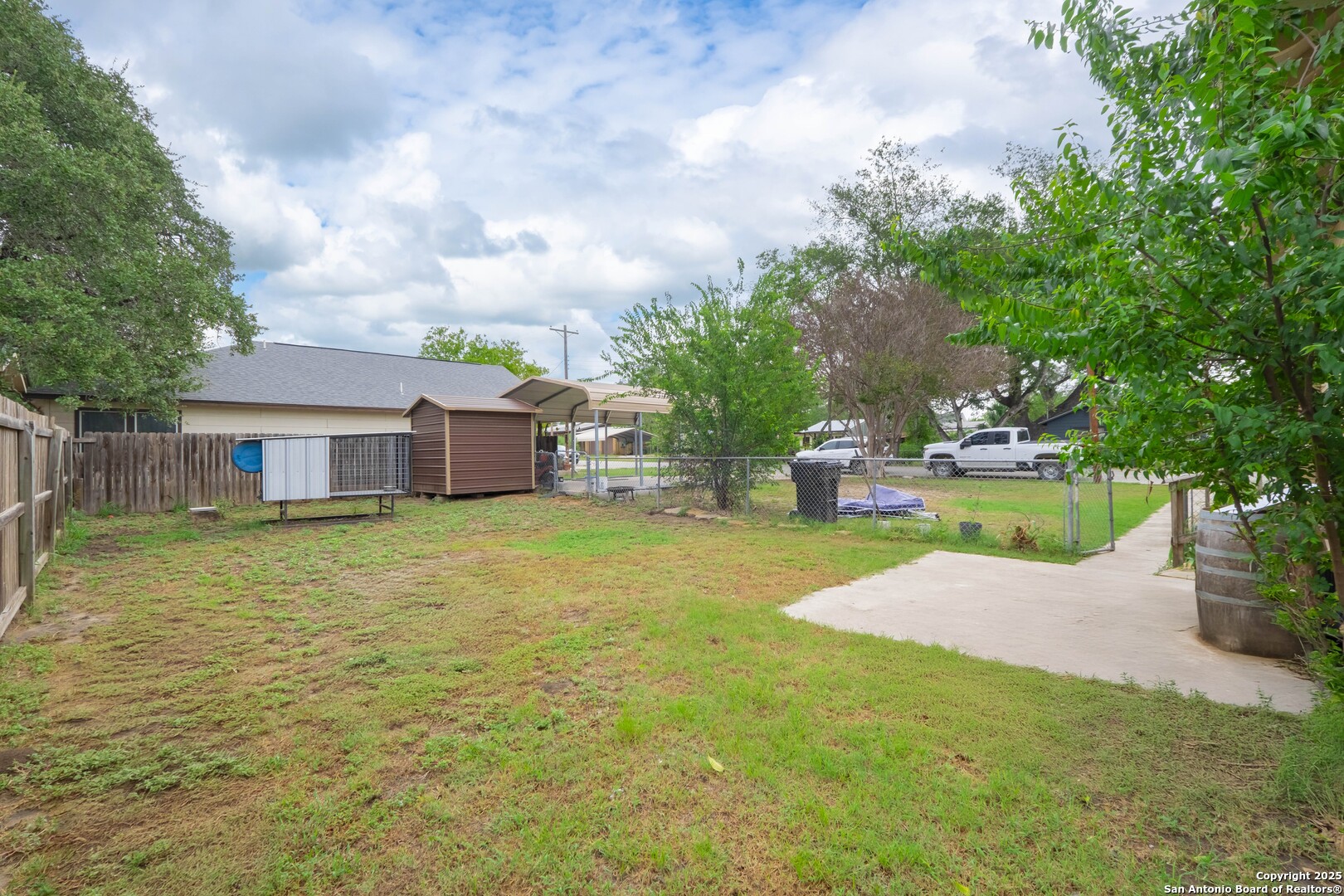 301 Jefferson Drive Devine TX 78016